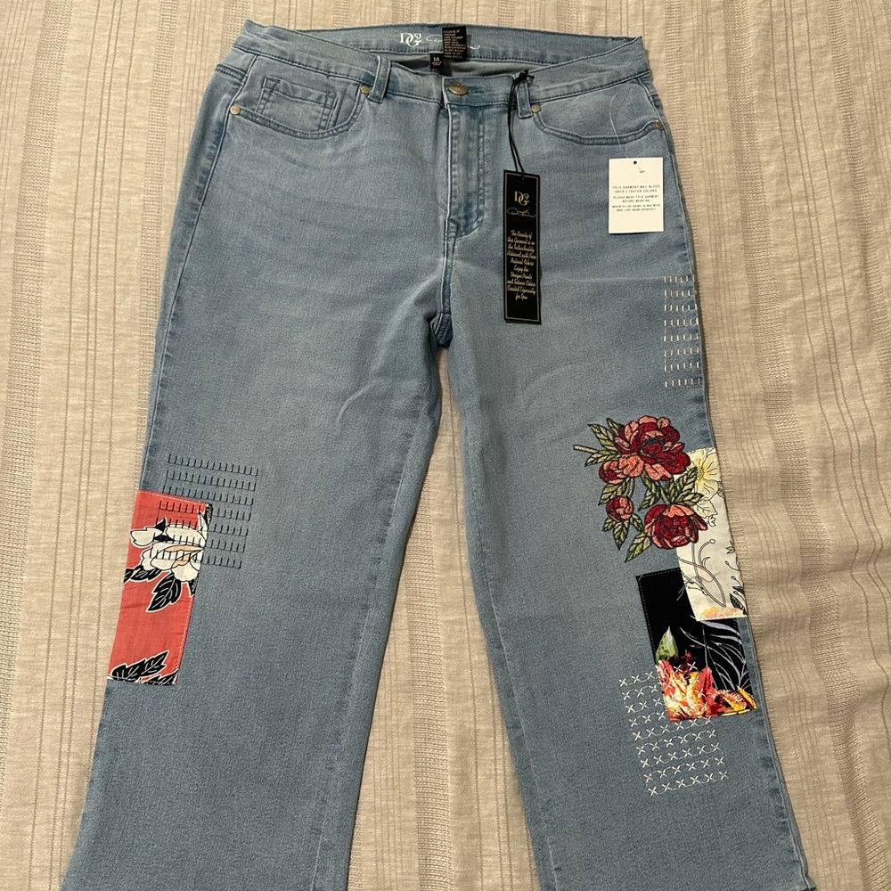 Embroidered Blue Capri Jeans
